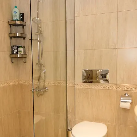 Coastal 1bd Flat With Pool & Parking فارنا