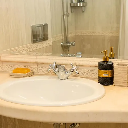 Coastal 1bd Flat With Pool & Parking * فارنا