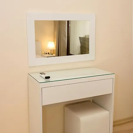 Coastal 1bd Flat With Pool & Parking * ヴァルナ